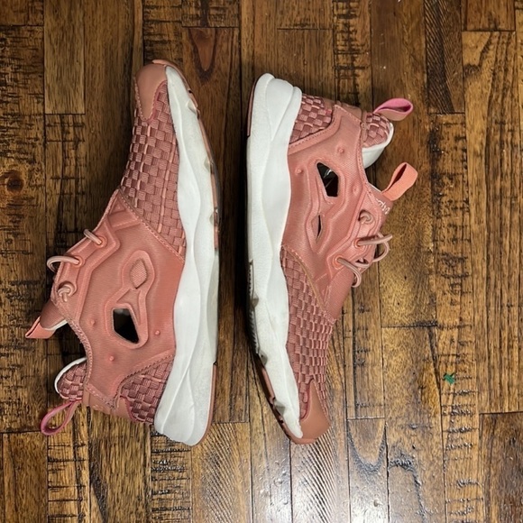 Reebok Furylite Woven Sneakers
Rustic clay desert stone and Chalk size 7 - Picture 9 of 17